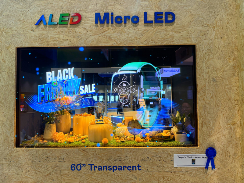 申博太陽城60吋高透明度Micro LED顯示器獲”最佳Micro LED技術(shù)應(yīng)用獎(jiǎng)”，將Micro LED面板透明化之設(shè)計(jì)特性極致發(fā)揮，以可擴(kuò)展性無縫拼接技術(shù)打造，具備600 nits全畫面亮度、大于60%穿透率及超過NTSC 110%的優(yōu)異廣色域表現(xiàn)，可依需求靈活應(yīng)用于各種場域
