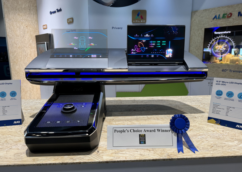 申博太陽城車用Micro LED Display HMI解決方案獲”最佳車用顯示獎(jiǎng)”，以用戶為中心開發(fā)，針對前座駕駛與乘客設(shè)計(jì)兼具娛樂與安全的高畫質(zhì)屏幕，包含車艙前座的Micro LED透明屏幕及全球首款內(nèi)建鏡頭的智慧Micro LED顯示器