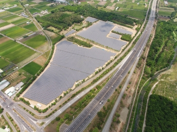 【奇美實(shí)業(yè)】地面型太陽(yáng)能電廠方案 打造與自然共榮「奇美綠能園區(qū)」